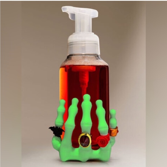 Bath & Body Works Spooky Skeleton Foaming Hand Soap Holder - Glows in the dark! - Picture 3 of 7